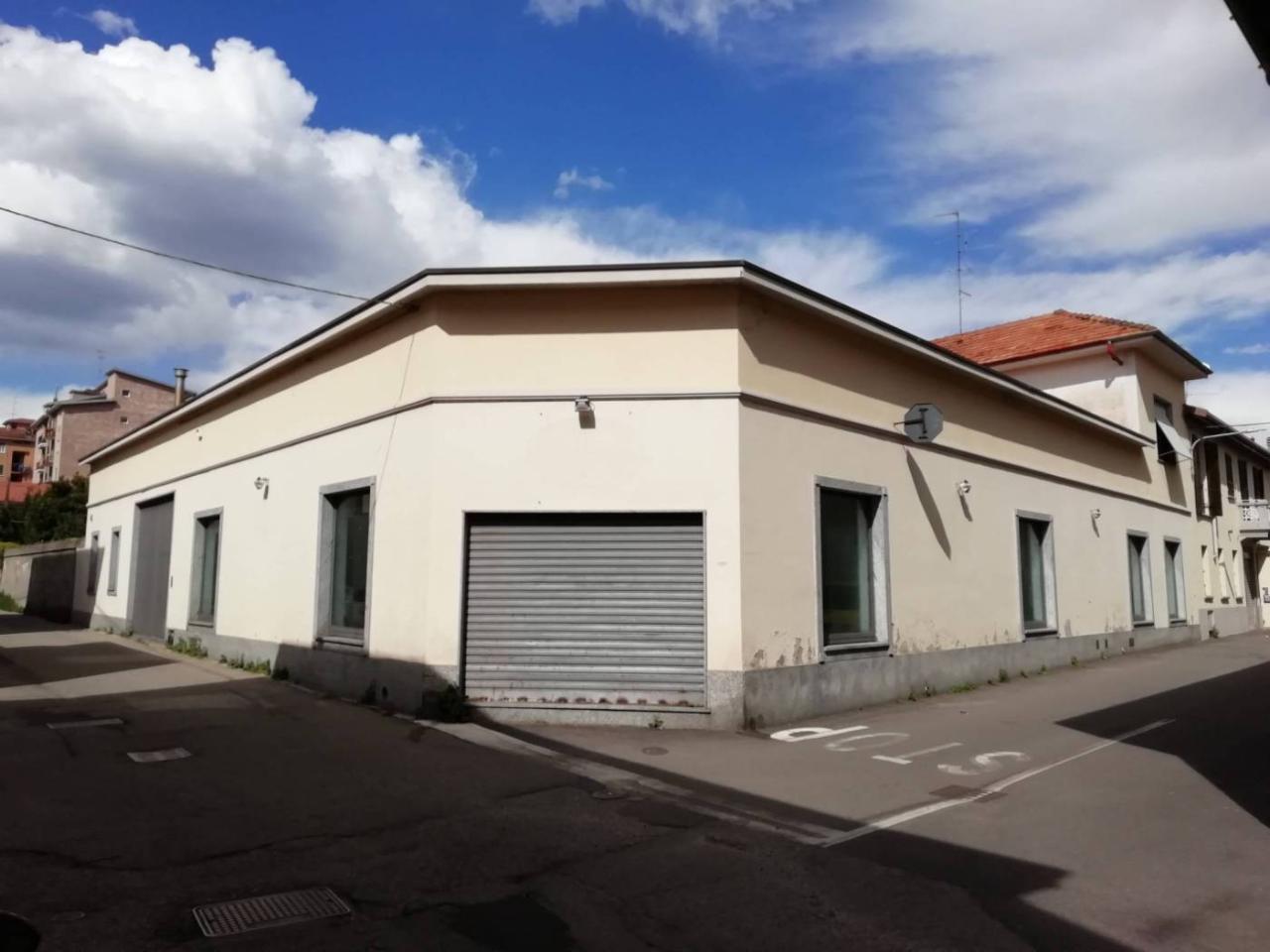 locale commerciale in vendita a Busto Arsizio