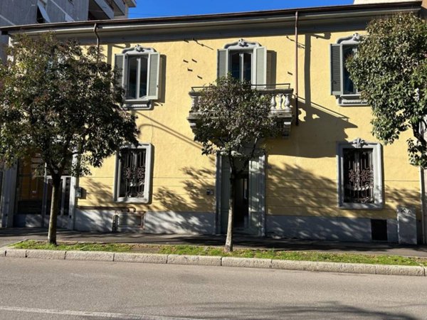 intera palazzina in vendita a Busto Arsizio