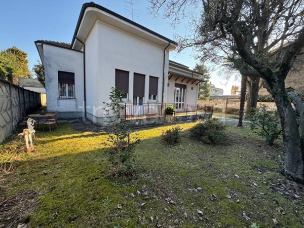 casa indipendente in vendita a Busto Arsizio