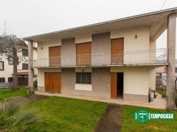 casa indipendente in vendita a Busto Arsizio