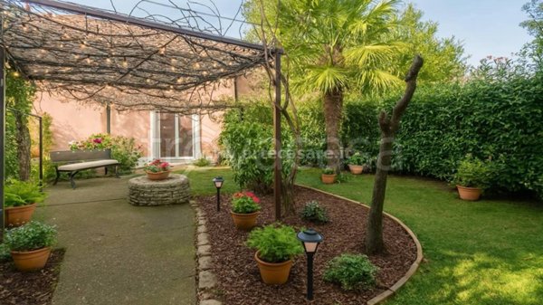 casa indipendente in vendita a Busto Arsizio