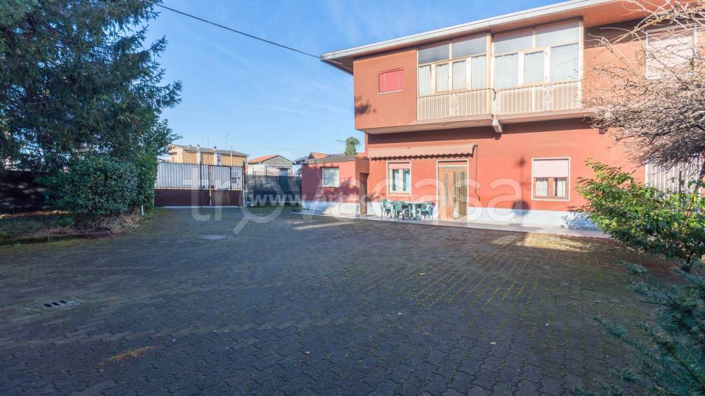 casa indipendente in vendita a Busto Arsizio