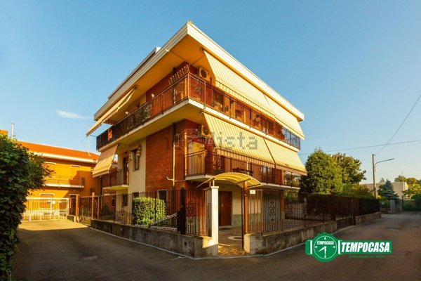 casa indipendente in vendita a Busto Arsizio