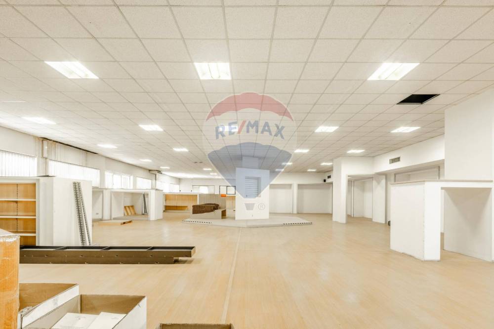 locale commerciale in vendita a Busto Arsizio