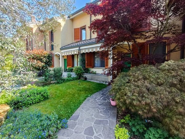 casa indipendente in vendita a Busto Arsizio in zona Borsano