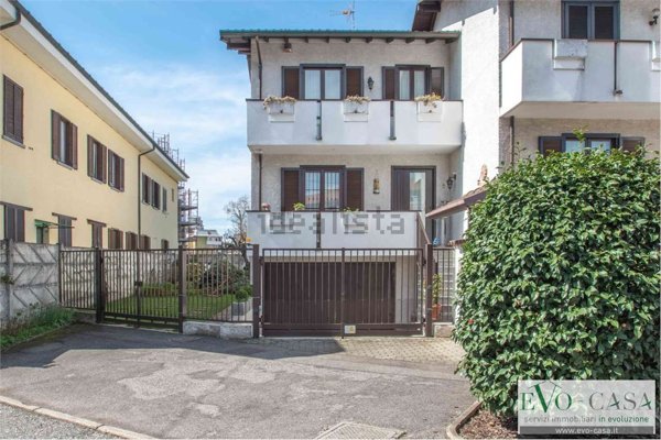 casa indipendente in vendita a Busto Arsizio