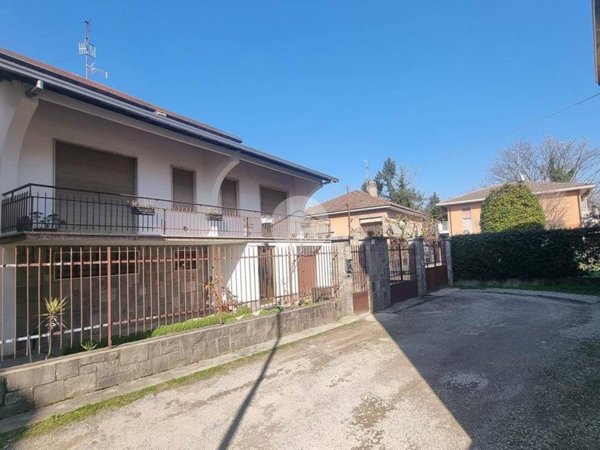 casa indipendente in vendita a Busto Arsizio