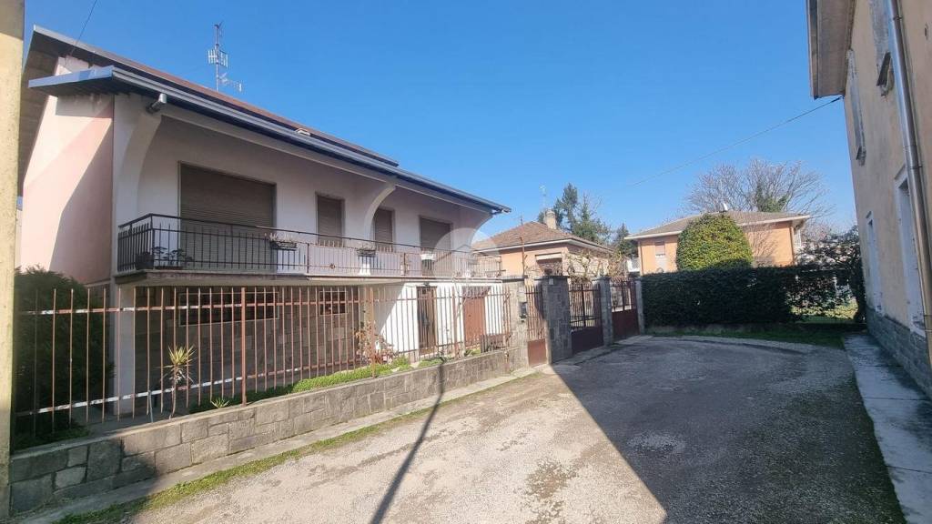 casa indipendente in vendita a Busto Arsizio