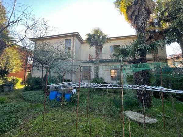 casa indipendente in vendita a Busto Arsizio in zona Borsano