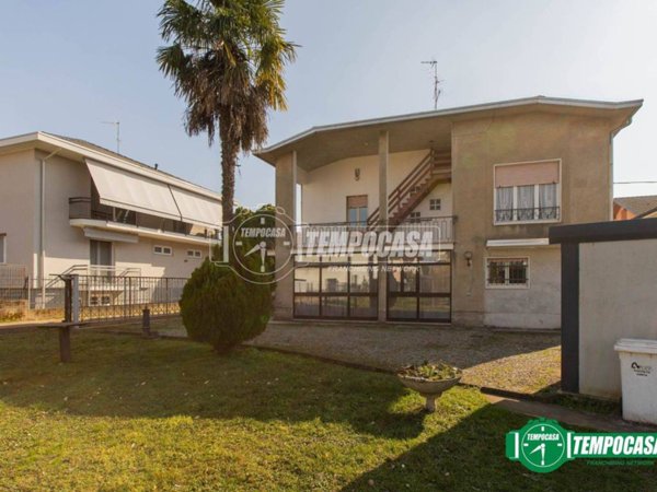 casa indipendente in vendita a Busto Arsizio