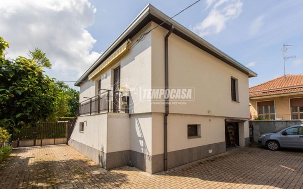casa indipendente in vendita a Busto Arsizio