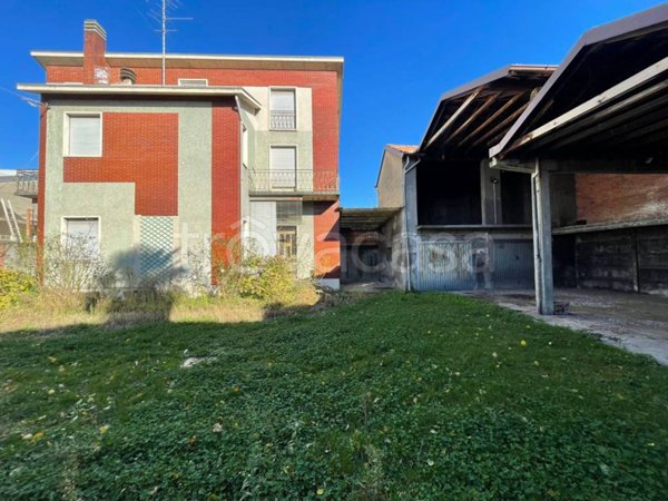 casa indipendente in vendita a Busto Arsizio in zona Borsano