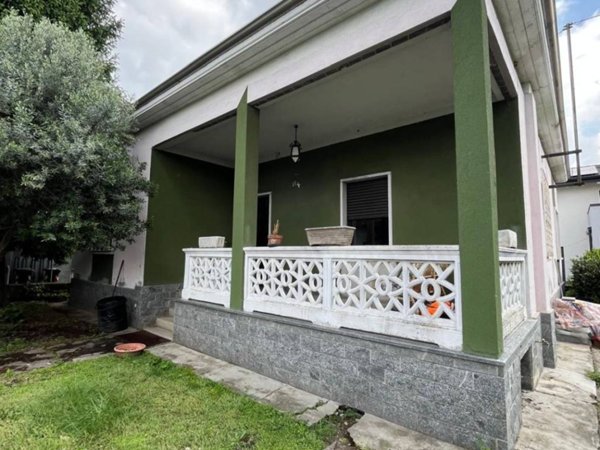 casa indipendente in vendita a Busto Arsizio