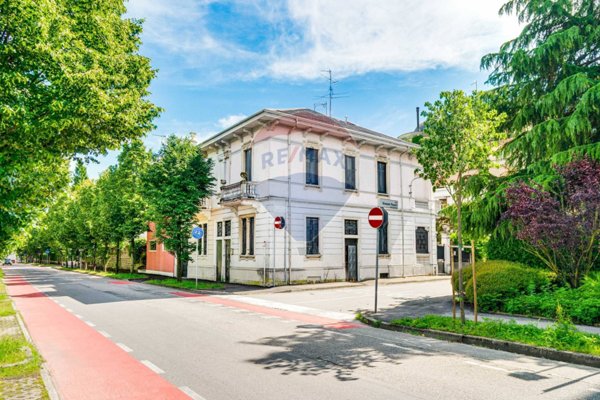 casa indipendente in vendita a Busto Arsizio