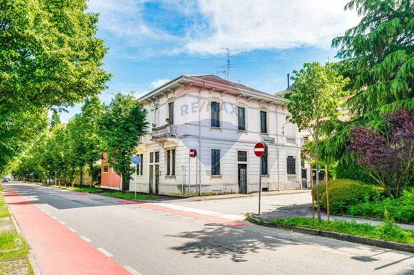 casa indipendente in vendita a Busto Arsizio