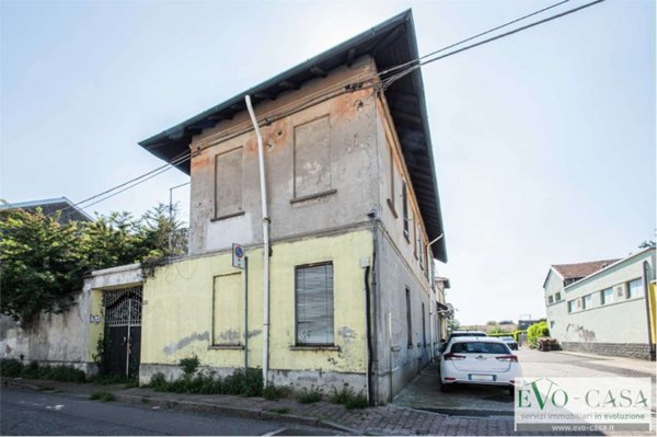 casa indipendente in vendita a Busto Arsizio