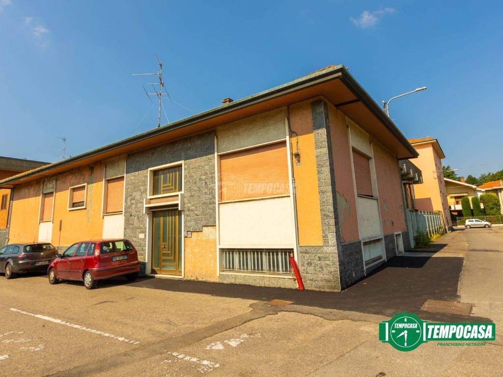 casa indipendente in vendita a Busto Arsizio