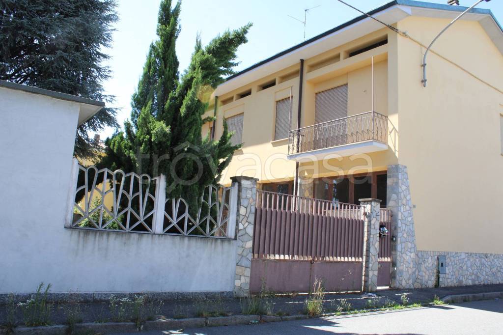 casa indipendente in vendita a Busto Arsizio