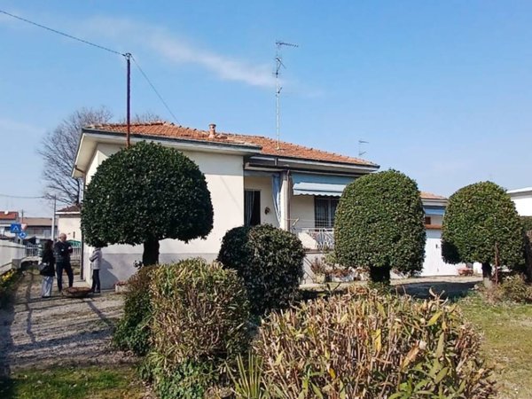 casa indipendente in vendita a Busto Arsizio in zona Borsano