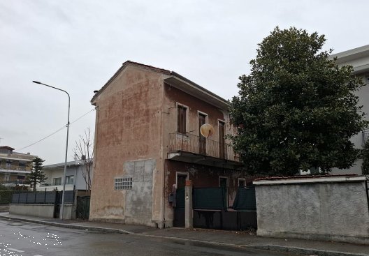 casa indipendente in vendita a Busto Arsizio