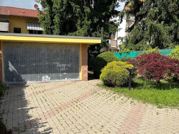 casa indipendente in vendita a Busto Arsizio