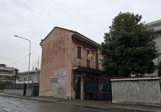 casa indipendente in vendita a Busto Arsizio