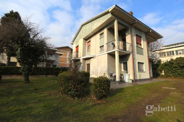casa indipendente in vendita a Busto Arsizio
