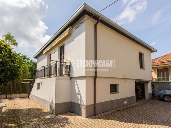 casa indipendente in vendita a Busto Arsizio