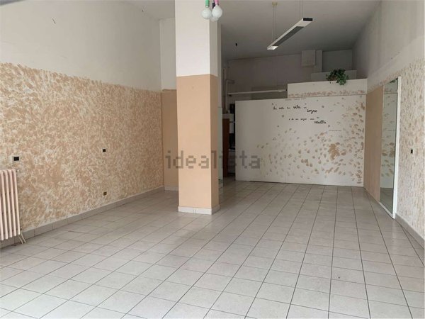negozio in vendita a Busto Arsizio in zona Borsano