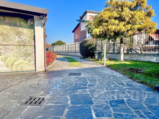 casa indipendente in vendita a Busto Arsizio