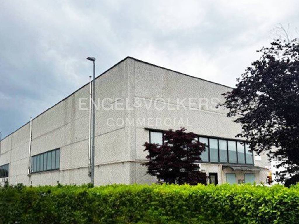 locale commerciale in vendita a Busto Arsizio in zona Borsano