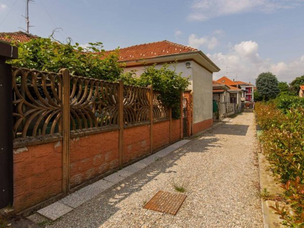 casa indipendente in vendita a Busto Arsizio