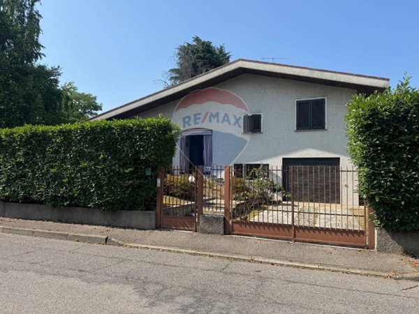 casa indipendente in vendita a Busto Arsizio