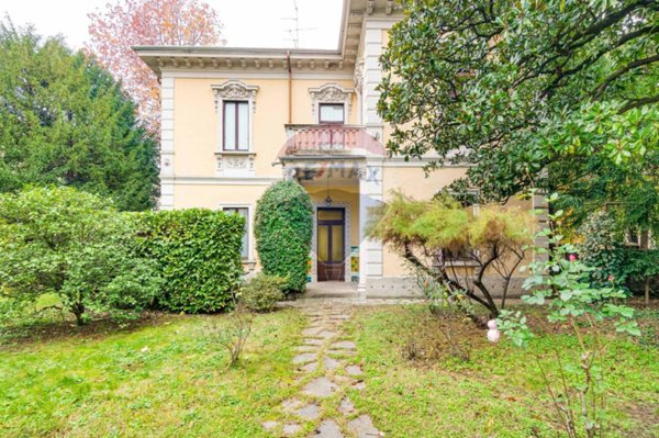 casa indipendente in vendita a Busto Arsizio