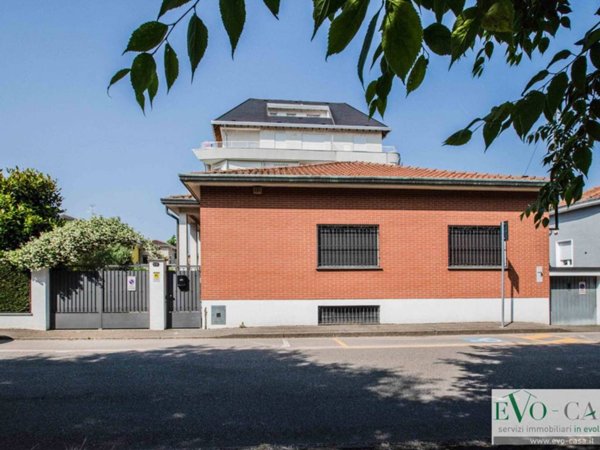 casa indipendente in vendita a Busto Arsizio