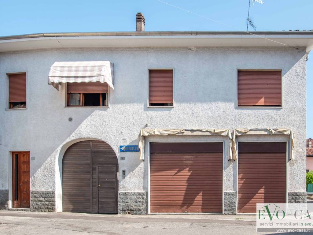 casa indipendente in vendita a Busto Arsizio in zona Borsano