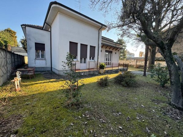 casa indipendente in vendita a Busto Arsizio