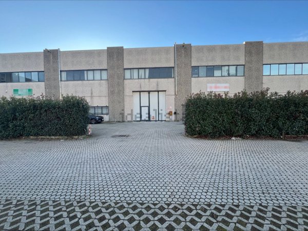 capannone in vendita a Busto Arsizio