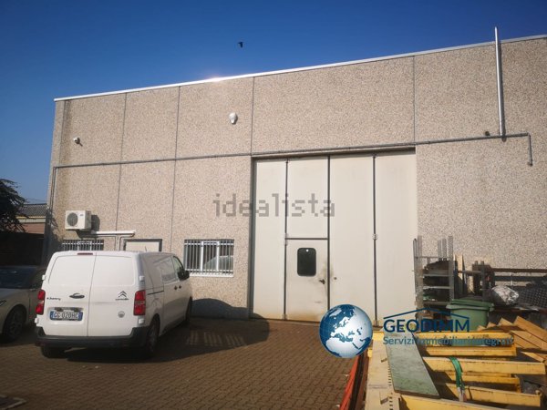 locale di sgombero in vendita a Busto Arsizio
