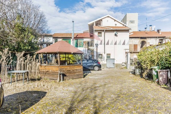 locale commerciale in vendita a Busto Arsizio