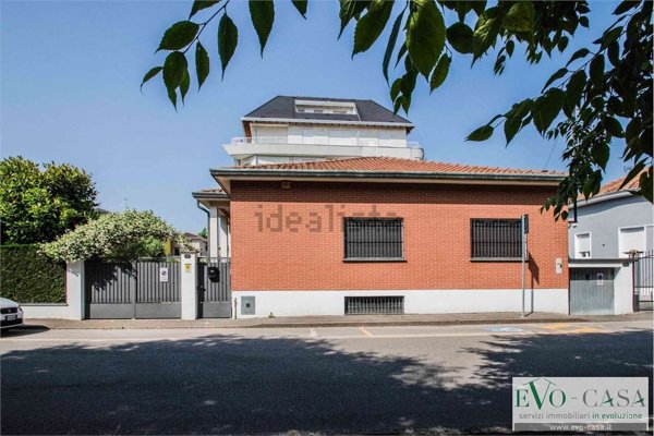 casa indipendente in vendita a Busto Arsizio
