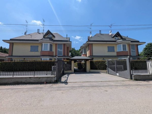 casa indipendente in vendita a Busto Arsizio