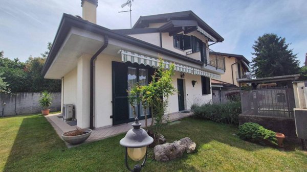 casa indipendente in vendita a Busto Arsizio