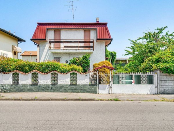 casa indipendente in vendita a Busto Arsizio