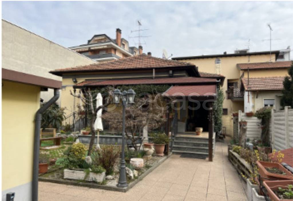 casa indipendente in vendita a Busto Arsizio