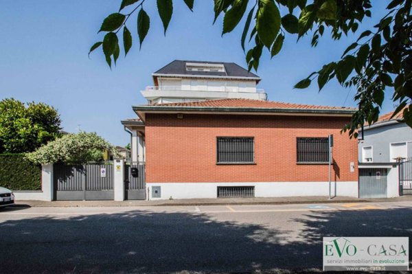 casa indipendente in vendita a Busto Arsizio