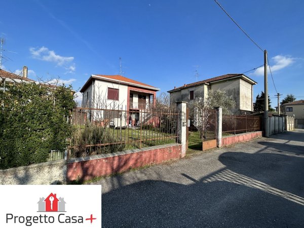 casa indipendente in vendita a Busto Arsizio