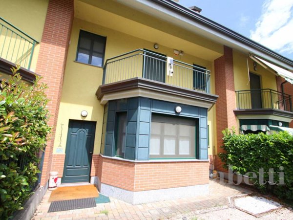 casa indipendente in vendita a Busto Arsizio in zona Borsano