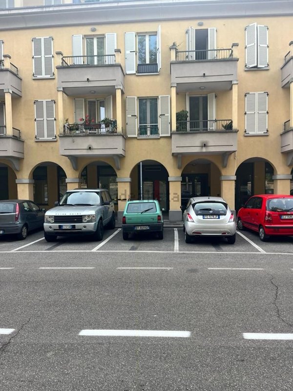 locale commerciale in vendita a Busto Arsizio