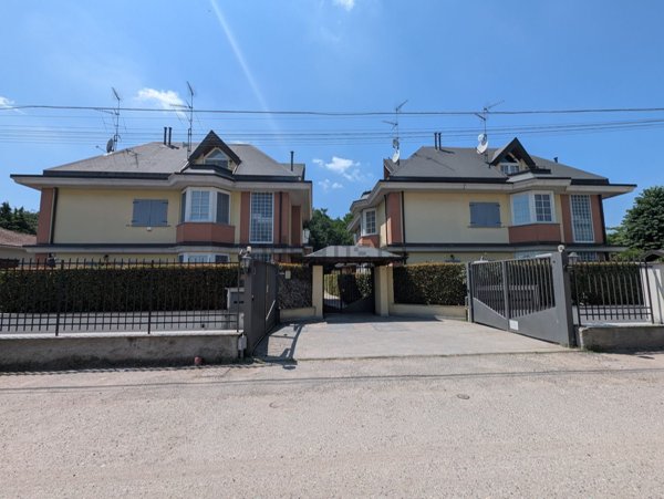 casa indipendente in vendita a Busto Arsizio